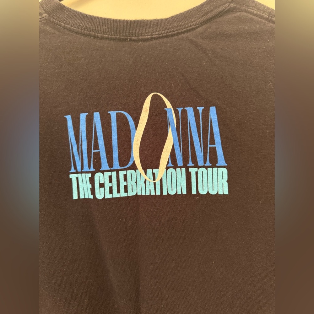 Madonna‎ - Picture 2 of 5
